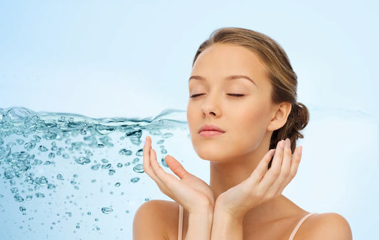 היתרונות של מים לעור הפנים