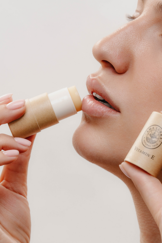 שפתון לחות טבעי חמאת שיאה ויטמין E