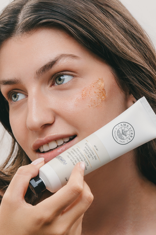 פילינג ג'ל סקראב משמש טבעי לעור הפנים