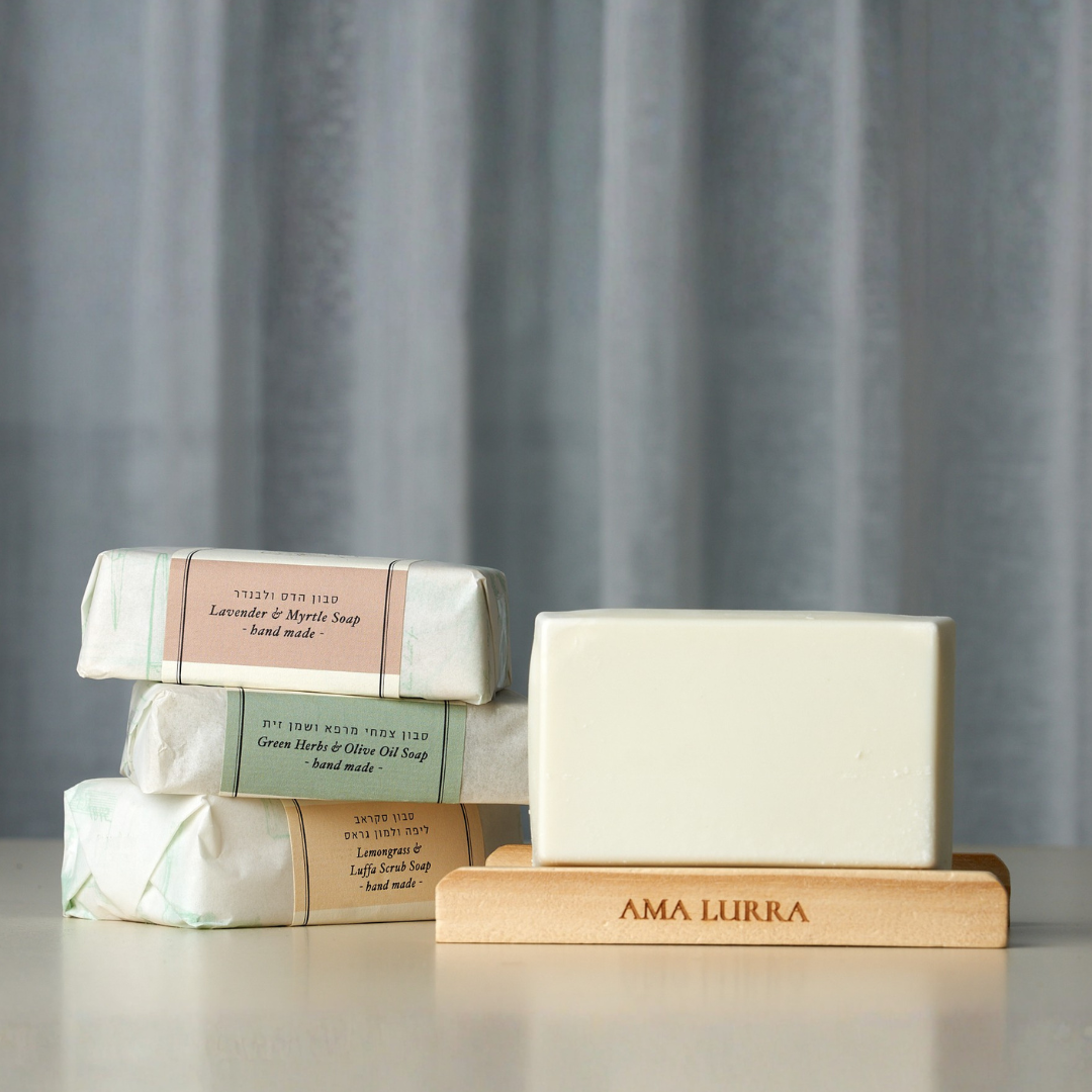 מארז ארבעה סבונים טבעיים וסבוניה