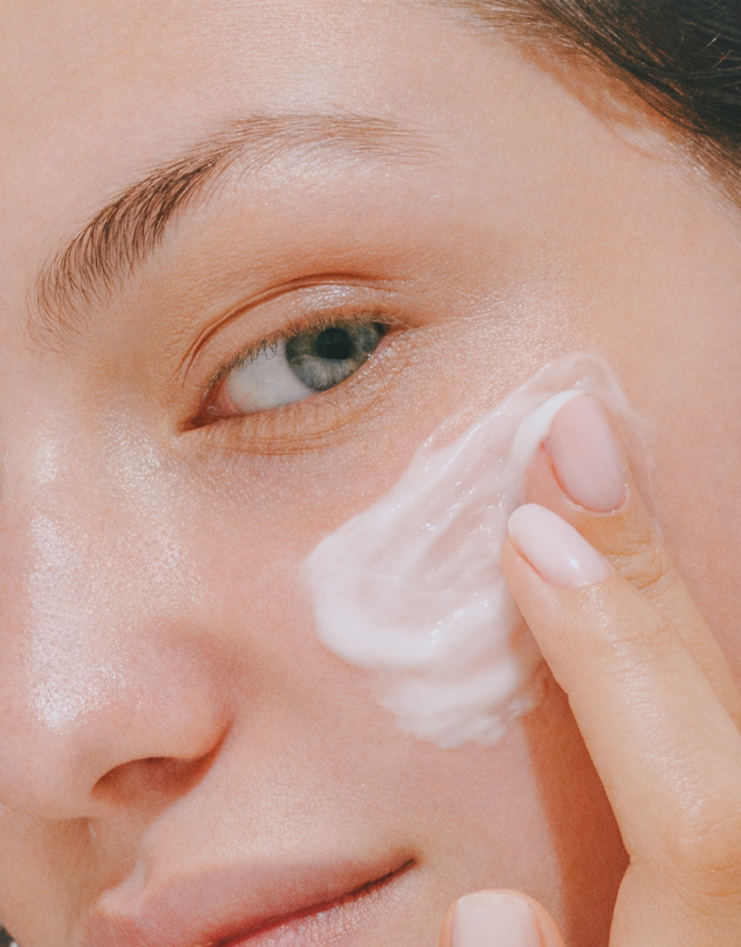 קרם יום לחות והגנה לכל סוגי העור